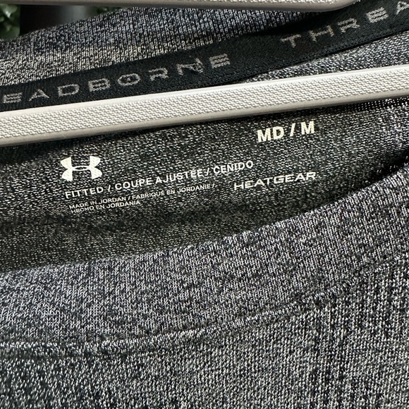 (A98)EUC Under Armour 3/4 sleeve top - Picture 3 of 4